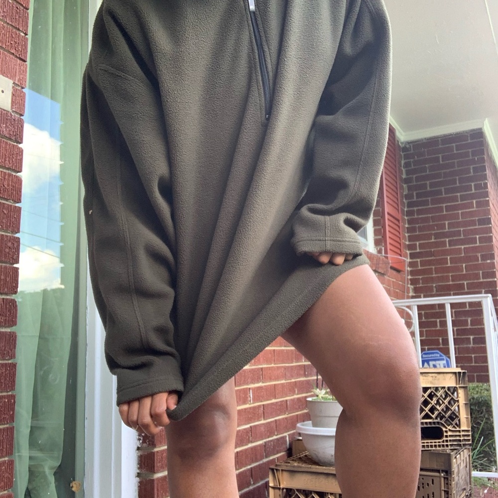 Green pullover top - Picture 5 of 8